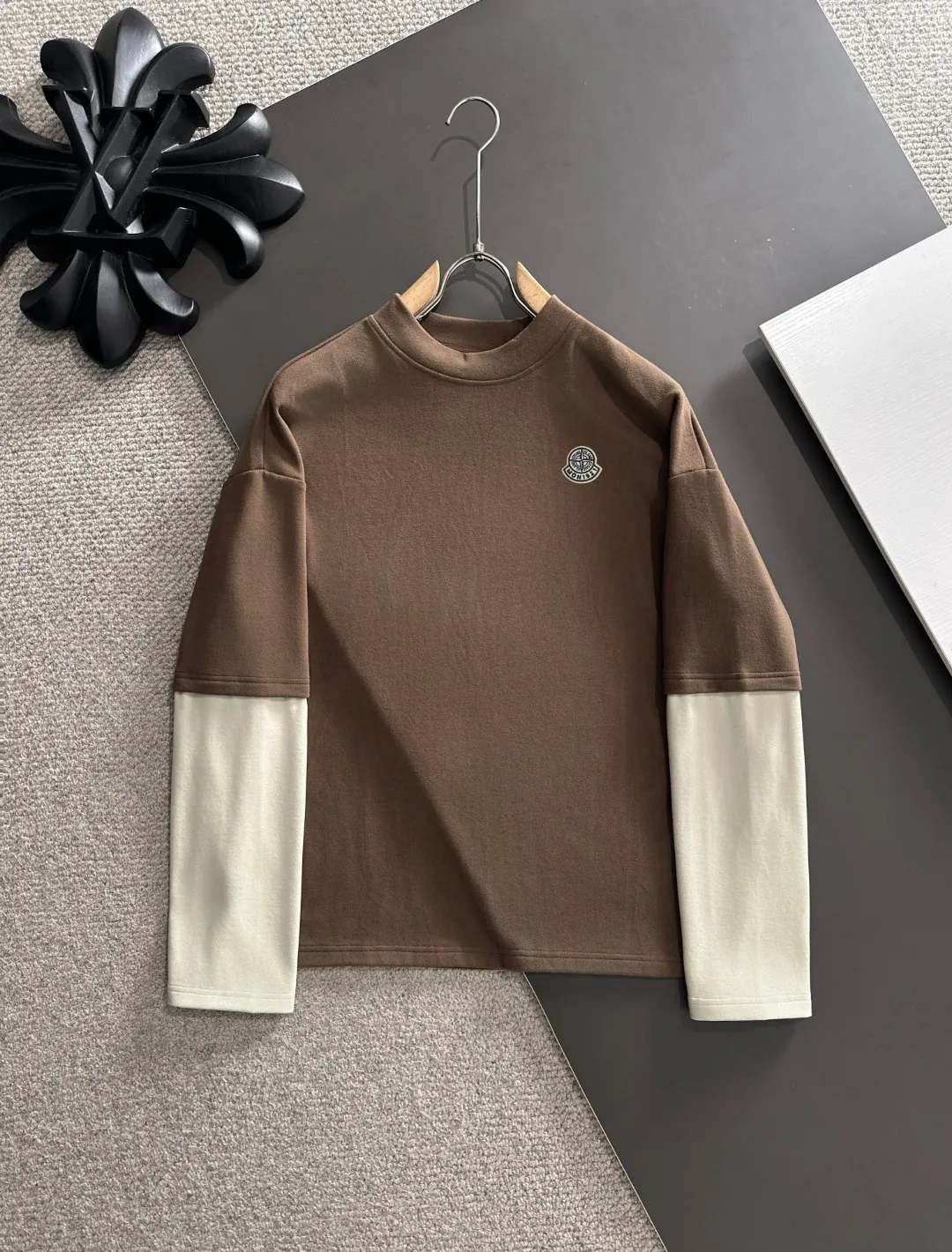 Next day shipment P360 Stone lsland/Stone Island Exclusive launch of 25ss new autumn and winter long sleeves Many celebrities have the same style. Craftsmanship that ordinary small workshops cannot copy. No matter in terms of materials, detail restoration and craftsmanship, we are not afraid of any challenges, just to provide you with wonderful products. Compare the top original versions at will. No expense is spared just to do better. Unique imported fabric feel. Purely imported German machine production. Precision operation and 10,000-needle density. A full set of new accessories with three standards can be customized simultaneously. The upper body is versatile and fashionable. The perfect choice for autumn and winter. A must-have item. Size chart: M to XL (or please state your height and weight when placing an order)
